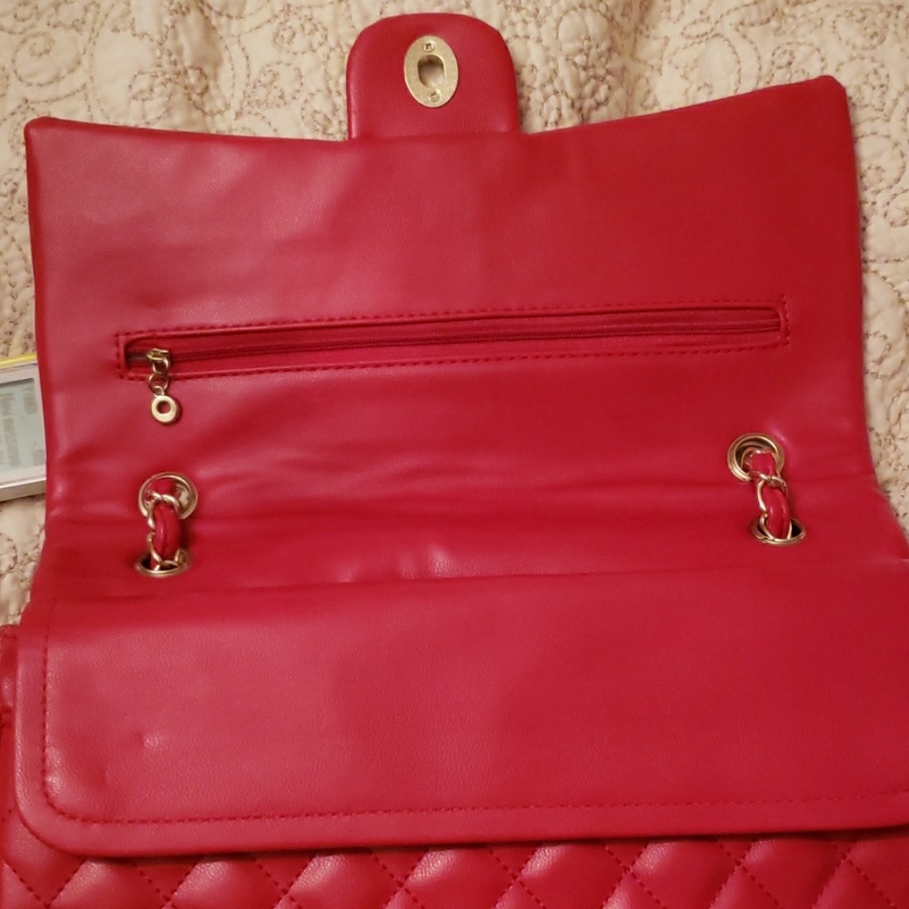 Red bag - Picture 4 of 6